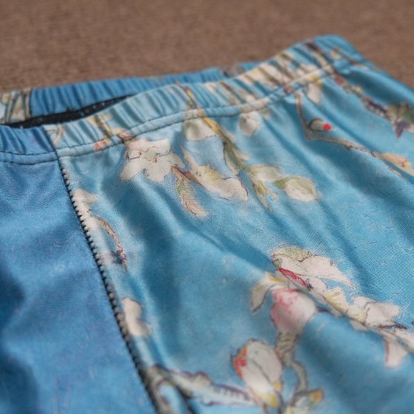 Lotus Leggings - Van Gogh "Almond Blossoms" print - Picture 3 of 7